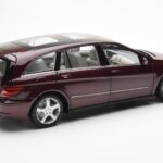 Mercedes R-Class W251 Rosso Metallizzato Minichamps 1:18 - image 3 of 8