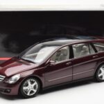 Mercedes R-Class W251 Rosso Metallizzato Minichamps 1:18 - image 8 of 8