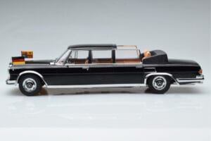 Mercedes 600 Pullman W100 Landaulet Queen Elizabeth II KK-Scale 1:18 KKDC181185 Pressofusione — immagine 3 di 6