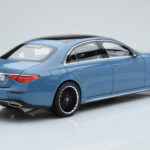 Mercedes S-Class W223 Vintage Blu Norev 1:18 - image 3 of 7