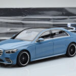 Mercedes S-Class W223 Vintage Blu Norev 1:18 - image 7 of 7