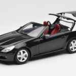 Mercedes SLK R171 Obsidian Nero Metallizzato Minichamps 1:18 B66962319 - image 2 of 9