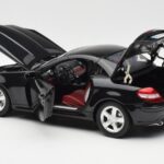 Mercedes SLK R171 Obsidian Nero Metallizzato Minichamps 1:18 B66962319 - image 6 of 9
