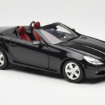 Mercedes SLK R171 Obsidian Nero Metallizzato Minichamps 1:18 B66962319 - image 7 of 9