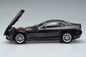 Mercedes SLR McLaren Nero CMC 1:18 M-045F Pressofusione — immagine 4 di 10