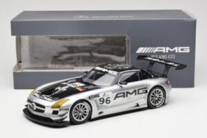 Mercedes SLS AMG GT3 #96 M. Hakkinen AMG Customer Sports 6 Hours of Zhuhai ILMC 2011 Minichamps 1:18 B66960197 Pressofusione — immagine 6 di 6