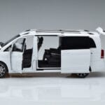 Mercedes V-Class W447 V260L Bianco Mercedes 1:18 QALCN89911149 Pressofusione - image 5 of 8