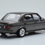 Mercedes W123 AMG 280 Grigio Otto 1:18 - image 2 of 6