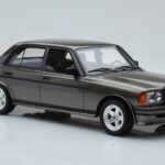 Mercedes W123 AMG 280 Grigio Otto 1:18 - image 4 of 6