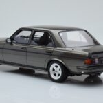 Mercedes W123 AMG 280 Grigio Otto 1:18 - image 5 of 6
