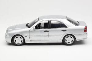 Mercedes C36 AMG W202 Argento UT Models 1:18 180035000 Pressofusione — immagine 3 di 6