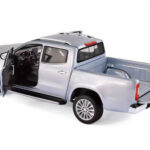 Mercedes X-Class Argento Norev 1:18 - image 2 of 2
