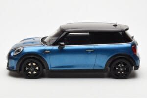 Mini Cooper S F56 Island Blu Otto 1:18 OT982 Resina — immagine 3 di 6