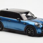 Mini Cooper S F56 Island Blu Otto 1:18 - image 4 of 6