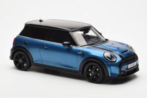 Mini Cooper S F56 Island Blu Otto 1:18 OT982 Resina — immagine 4 di 6