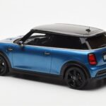 Mini Cooper S F56 Island Blu Otto 1:18 - image 5 of 6