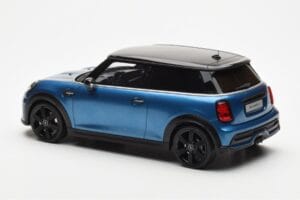 Mini Cooper S F56 Island Blu Otto 1:18 OT982 Resina — immagine 5 di 6