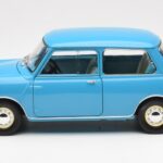 Morris Mini Minor Blu Kyosho 1:18 08964BL - image 4 of 8