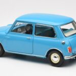 Morris Mini Minor Blu Kyosho 1:18 08964BL - image 7 of 8