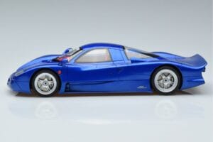 Nissan R390 GT1 Road Car GT Spirit 1:18 GT403 Resina — immagine 3 di 6