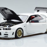 Nissan Skyline GT-R R34 Nismo Z-Tune Bianco MotorHelix 1:18 - image 2 of 11