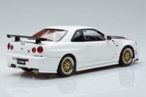 Nissan Skyline GT-R R34 Nismo Z-Tune Bianco MotorHelix 1:18 M83407 Pressofusione — immagine 3 di 11