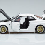 Nissan Skyline GT-R R34 Nismo Z-Tune Bianco MotorHelix 1:18 - image 4 of 11