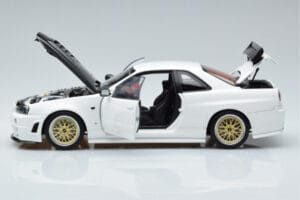 Nissan Skyline GT-R R34 Nismo Z-Tune Bianco MotorHelix 1:18 M83407 Pressofusione — immagine 4 di 11