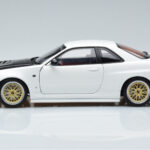 Nissan Skyline GT-R R34 Nismo Z-Tune Bianco MotorHelix 1:18 - image 5 of 11