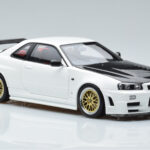 Nissan Skyline GT-R R34 Nismo Z-Tune Bianco MotorHelix 1:18 - image 6 of 11