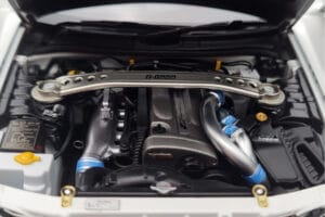Nissan Skyline GT-R R34 Nismo Z-Tune Bianco MotorHelix 1:18 M83407 Pressofusione — immagine 9 di 11