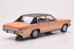 Opel Diplomat B Beige Metallizzato MCG 1:18 MCG18335 Pressofusione — immagine 2 di 6