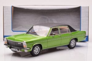 Opel Diplomat B Verde Metallizzato MCG 1:18 MCG18337 Pressofusione — immagine 6 di 6