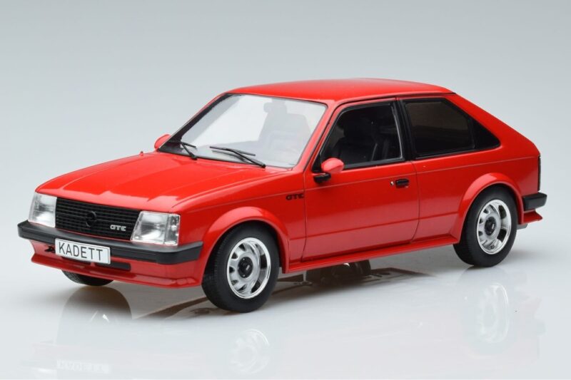 Opel Kadett D GTE Rosso MCG 1:18 MCG18269 Pressofusione