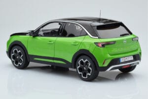 Opel Mokka-e GS Line Matcha Verde Otto 1:18 OT435 Resina — immagine 4 di 5