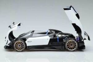 Pagani Zonda HP Barchetta Carbon Fiber Bianco LCD 1:18 LCD18009-WH Pressofusione — immagine 4 di 9