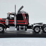 Peterbilt 359 Nero Rosso IXO 1:43 - image 2 of 4
