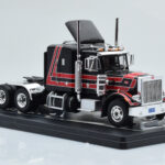 Peterbilt 359 Nero Rosso IXO 1:43 - image 3 of 4