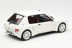 Peugeot 205 Dimma Bianco Otto 1:18 OT681 Resina — immagine 2 di 6