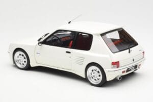 Peugeot 205 Dimma Bianco Otto 1:18 OT681 Resina — immagine 5 di 6