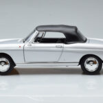 Peugeot 404 Cabriolet Argento Norev 1:18 - image 4 of 8