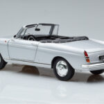 Peugeot 404 Cabriolet Argento Norev 1:18 - image 7 of 8