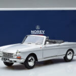 Peugeot 404 Cabriolet Argento Norev 1:18 - image 8 of 8