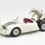 Porsche 550 Spyder Edizione 70 Anni Bianco Schuco 1:18 450033300 - image 2 of 8