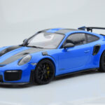 Porsche 911 GT2 RS 991.2 Weissach Package Blu Cerchi in Magnesio Neri Minichamps 1:18