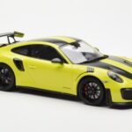Porsche 911 991.2 GT2 RS Verde Chiaro Con Cerchi In Magnesio Neri Minichamps 1:18 - image 4 of 6