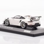Porsche 911 991.2 GT2 RS Bianco Minichamps 1:43 - image 3 of 4