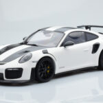 Porsche 911 GT2 RS 991.2 Weissach Package Bianco Cerchi in Magnesio Neri Minichamps 1:18