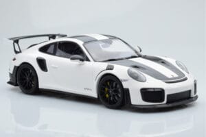 Porsche 911 GT2 RS 991.2 Weissach Package Bianco Cerchi in Magnesio Neri Minichamps 1:18 153068309 Pressofusione — immagine 4 di 6
