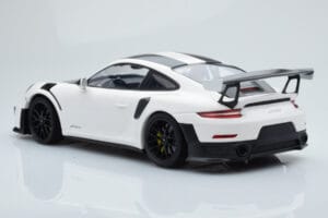 Porsche 911 GT2 RS 991.2 Weissach Package Bianco Cerchi in Magnesio Neri Minichamps 1:18 153068309 Pressofusione — immagine 5 di 6
